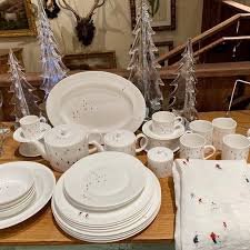 If you're in the 🇺🇸 the ultimate luxury ski destination for fashion and  homewares is @gorsuch🎿! You can shop @dedejohnstondesign⛷ exclusively in  store and