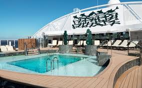 Marvel at coral atolls, fine sandy beaches and rich tropical vegetation. Msc Seaside Kreuzfahrtschiff Msc Cruises