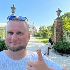 Robert Freyer's Instagram, Twitter & Facebook