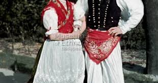 Traditional Costumes From Egerbocs Hungary Egerbocsi Nepviselet Foto Gonyey Sandor Folk Clothing Traditional Outfits Folk Dresses