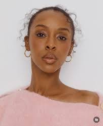 Pamela Dulin's Instagram, Twitter & Facebook