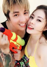 Nguyễn hồng nhung (sinh 1981) là một ca sĩ việt nam, dự thi chương trình sao mai điểm hẹn năm 2004.hiện tại, nguyễn hồng nhung đang đinh cư tại mỹ và đang cộng tác cho nhiều trung tâm băng nhạc hải ngoại. Danh Tinh Ná»¯ Ca SÄ© Gá»£i Cáº£m Yeu Lam Cháº¥n Khang 17 NÄƒm Má»›i CÆ°á»›i