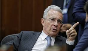 Former colombian president and senator álvaro uribe vélez during a press conference in 2018. Alvaro Uribe Velez En Santa Marta En Chanclas Y Desde La Playa Uribe Velez Defendio Su Gobierno Tendencias Caracol Radio