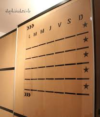 Envie d'un agenda aux allures de tableau pour décorer votre intérieur et pour un calendrier mural a3 unique et totalement personnalisé, choisissez parmi les nombreuses mises. Diy Un Calendrier Perpetuel Pense Bete Avec Du Plexiglass Et Des Stickers Stephanie Bricole