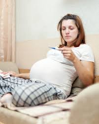 Tanda awal kehamilan selanjutnya adalah flek darah dan nyeri pada perut. Yuk Kenali Flek Darah Hamil Perbedaannya Dengan Menstruasi Prenagen