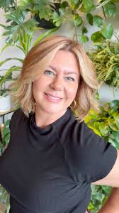 Blonde Bombshell Baddie!👱‍♀️✨ Watch as our stylists Jessica and Kaylee  TRANSFORM their guest!😍 Dream hair is possible.... at Lux Hair Bar!☁️ Come  see us this summer! ☀️🌼