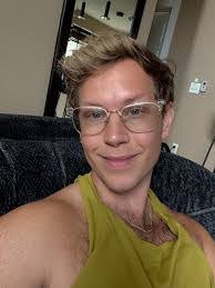 Rebecca Devine's Instagram, Twitter & Facebook