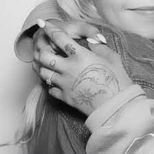 Ariana S New Hand Tats Ariana Grande Tattoo Ariana Tattoos Ariana Grande Hand Tattoo
