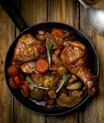Poulet Et Champignons En Fricassee Une Bonne Recette Rustique A Faire En Saison Froide Recette Poulet Recettes De Cuisine Recette