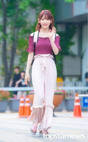 iz oneの宮脇咲良の私服の変化が話題に 韓国の反応 小学生から大人になったんだな k buzz 韓国の反応 宮脇 咲 良 スタイル