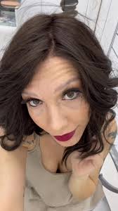 Anna con Parrucca: Scopri il Frontale Invisibile e le Diverse Opzioni  Disponibili