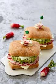 Recette De Hamburger Vegetarien A L Avocat Roquefort Et Radis Recette Burger Vegetarien Alimentation Vegetarien