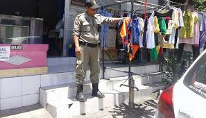 Kali ini kita membuat jemuran baju dari pipa pvc / pralon yang mudah simple murah awet. Jemur Baju Di Jalanan Satpol Pp Denpasar Tertibkan Usaha Laundry Kabarnusa Com