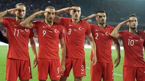Die uefa ermittelt auch wegen störungen bei der dänischen. Uefa Ermittelt Gegen Turkischen Fussball Verband Wegen Militarischer Jubelgeste Der Spiegel