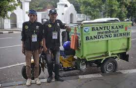Persyaratan melamar kerja di indomaret. Seleksi Petugas Kebersihan Kota Bandung Melalui Tes Wawancara Penghasilannya Minimum Setara Umk Pikiran Rakyat Com