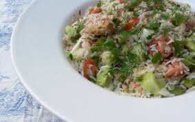 Cuire Le Riz Puis Le Passer Sous L Eau Froide Melanger Au Riz La Mayonnaise Ou La Vinaigrette Selon Les Recette Salade De Riz Salade De Riz Salade De Riz Thon