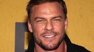 Sexuell belästigt": Deshalb modelt Alan Ritchson nicht mehr