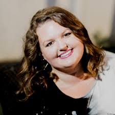 Deborah Toms's Instagram, Twitter & Facebook