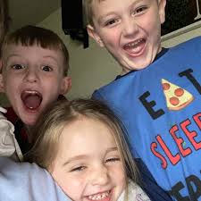 What's the deal with low beam headlight bulbs blowing out in T-680's?