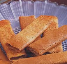 Versez les 125g de farine progressivement pour ne pas faire de grumeaux et mélangez le tout au fur et à mesure jusqu'à obtenir une pâte compacte. Crepes Dentelle Recette Pate A Crepe