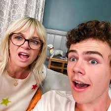 The star's late partner took. Zoe Ball On Twitter Mama You Re Rubbish At Selfies Coming Up On Celebritygogglebox At 9pm With Woo Channel4 C4gogglebox Denny Https T Co Yudqp5qgbu