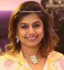 Models ramp walk at designer jewellery launch event at hyderabad. Pinky Reddy In A Fancy Diamond Necklace Set Indian Jewellery Designs