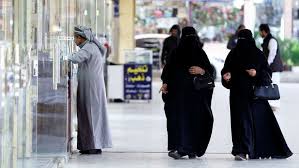 السعودية تسمح للرجال والنساء الأجانب بمشاركة غرف النوم في الفنادق
