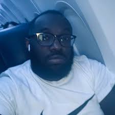 Them ring lights and black gloves really be having barbers gassed. 😭