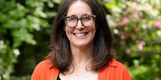 Stacey Kim • Office of Communications • Lewis & Clark