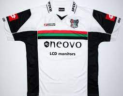 Nec nijmegen ile ilgili tüm haberleri ve son dakika nec nijmegen haber ve gelişmelerini bu sayfamızdan takip edebilirsiniz. Nec Nijmegen Away Football Shirt 2004 2005
