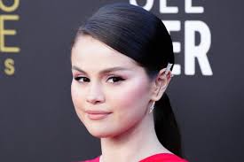 Selena Gomez Debuts a Major Hair Chop for Spring