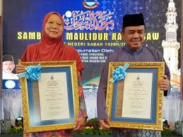 Terdahulu pagi ini, juhar bersama 74 kontinjen disertai lebih 8,000 peserta berarak dari sutera avenua hingga ke pekarangan masjid negeri sambil berselawat ke. Bekas Timbalan Pesuruhjaya Polis Sabah Tokoh Maulidur Rasul