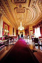 Construit il y a 900 ans par guillaume le conquérant, à 40 km de londres, pour en défendre l'accès ouest, le château de windsor est depuis le xi e siècle une résidence royale. Chateau De Windsor Wikipedia