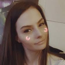 Dani Lowry's Instagram, Twitter & Facebook