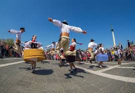 A szerepe elsősorban az, hogy távol tartsák az utcán sétálókat a busóktól, főleg a gyerekeket. Hungarian Style Early Spring Celebration Alumni
