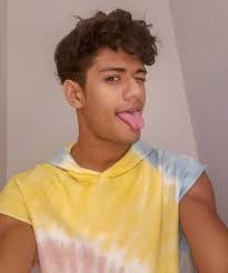 Gabriel Santana antes e depois: 16 fotos do brother do BBB 23 antes da fama  em Chiquititas