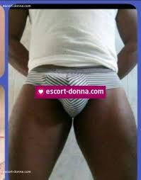 Escort Arezzo, Gay Fernando ragazzo mulatto dotato caldo eccitan