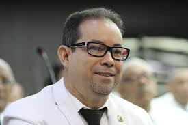 Amado Díaz: si el PLD supiera gobernar como sabe “robar”, RD sería una  potencia económica