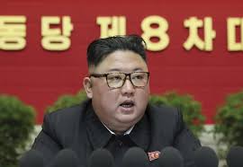 North korean leader became emotional during a speech at a military parade marking the 75th anniversary of the founding of the workers' party. Kim Jong Un Vollig Verandert Wegen Dieser Irren Regel Wird Der Diktator Zu Tiger Kim News De