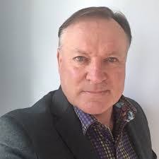 Daniel Seifried's Instagram, Twitter & Facebook