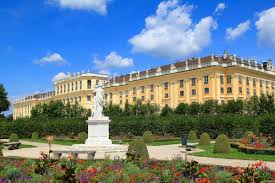 Das schloss schönbrunn ist die beliebteste sehenswürdigkeit in wien. Schloss Schonbrunn In Wien Osterreich Franks Travelbox