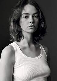 Atypical Star Brigette Lundy Paine is a total babe 
