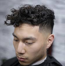 Idee Coiffure Cheveux Boucles Homme Notre Grain De Sel En Tuto Cheveux Mi Long Homme Cheveux Boucles Homme Idees De Coiffures