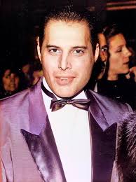 Kisah Freddie Mercury yang Diledek karena Giginya dan Bagaimana Dia  Menghabiskan Hari-Hari Terakhirnya