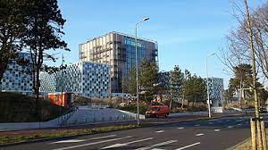 El veredicto será dado a conocer a las 15h00 (13h00 gmt) y retransmitido en línea con 30 minutos de diferencia. Curtea PenalÄ InternaÈionalÄ Wikipedia