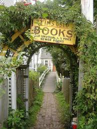 14 Of The Coziest Cutest Bookstores You Ve Ever Seen Bookstore Books Used Books