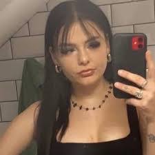 Kelly Inglis's Instagram, Twitter & Facebook