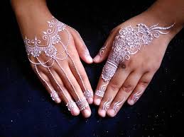 Jul 11, 2021 · henna dengan desain yang bersusun. 57 Motif Henna Tangan Sederhana Yang Mudah Dan Cantik Untuk Pengantin