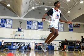 Evan mobley is an american forward on the cleveland cavaliers and wears nike zoom freak 2 shoes. Dinos Trigonis A Twitteren Nat L 2020 1 Evan Mobley Going Through Sid Sharma S Eaisportscience Work Out 2018 Pangosaacamp Presented By Eastbay Scouts From 20 Nba Teams Attended Last Year 2019 Camp Set