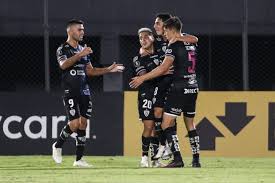 Ricardinho (grêmio) ingresa en lugar de diego souza. Byuyz9uxux2ujm